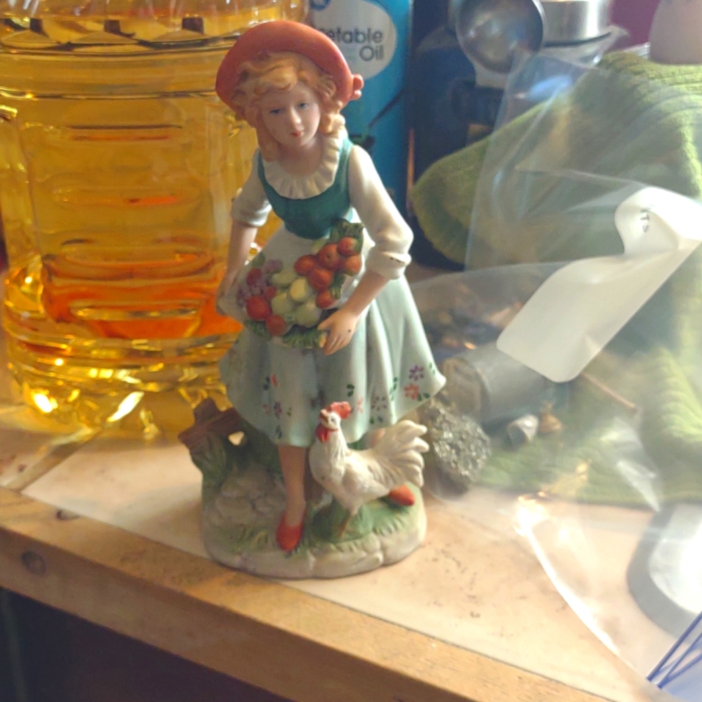 Ceramic figurines